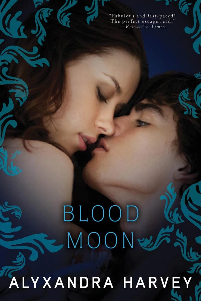 Blood Moon (The Drake Chronicles #5) by Alyxandra Harvey